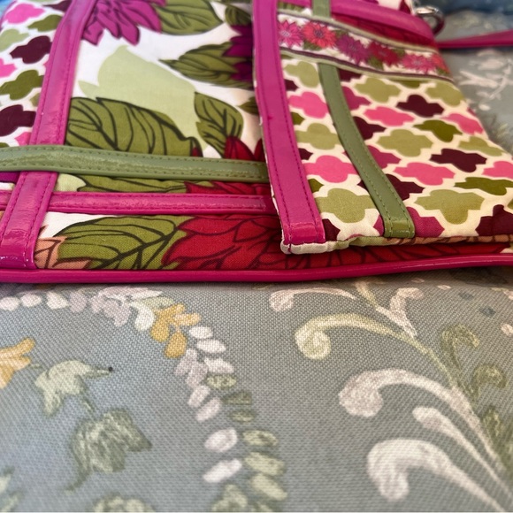 Vera Bradley Hello Dahlia print Crossbody Purse and Matching Wallet Set - Picture 7 of 13